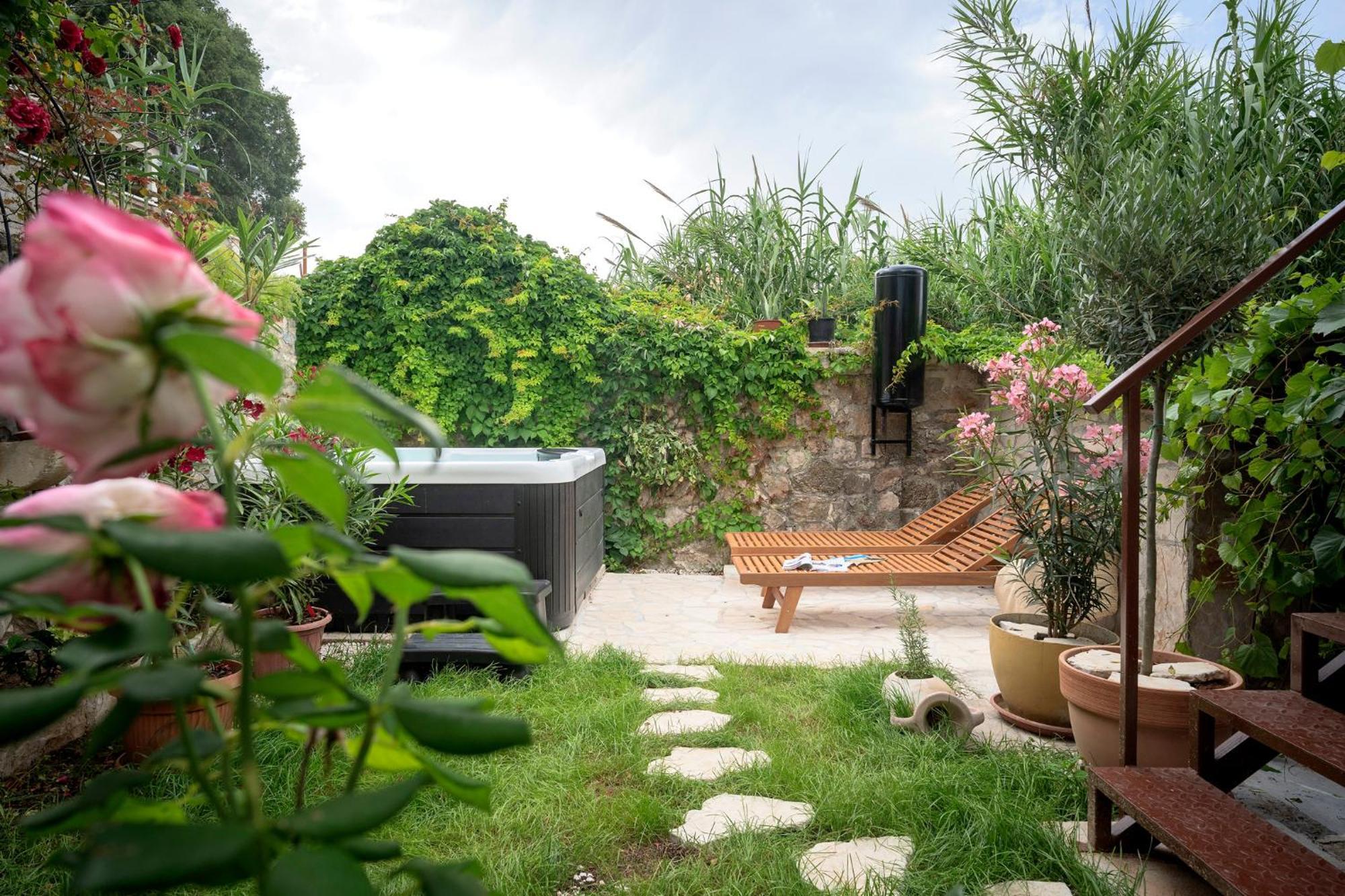 Holiday Home Skala With Hot Tub & Kala With Terrace Pitve Luaran gambar